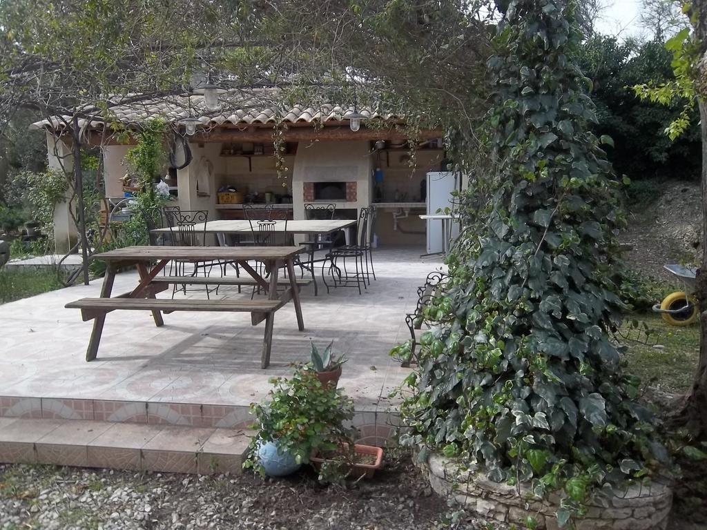 B&B Le Petit Frigouye Рошфор-дю-Гар Экстерьер фото