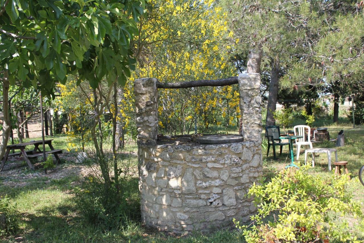 B&B Le Petit Frigouye Рошфор-дю-Гар Экстерьер фото